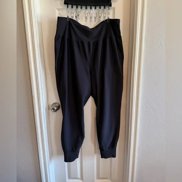 Old Navy Powersoft High-Rise Joggers (set of 2) - Picture 4 of 7